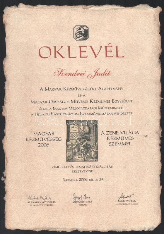 2006 Bp., a Magyar Kézművességért Alapítvány és a Magyar Országos Művészi Kézműves Egyesület oklevele Szendrei Judit művésznő részére, merített papíron