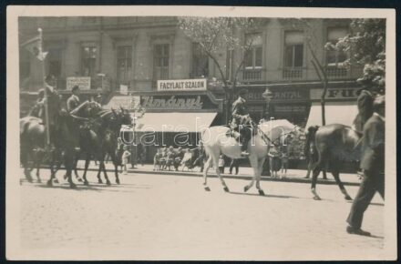 cca 1930 Budapest, Vilmos császár út 44., Herling Antal üvegboltja, fotó, 5,5ú8,5 cm