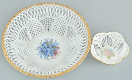 2 db áttört porcelán kosár, matricás, jelzett, kopásnyomokkal, d: 10 és 22 cm
