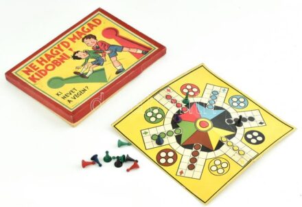 'Ne hagyd magad kidobni! Ki nevet a végén?' II. világháború régi társasjáték, eredeti dobozában