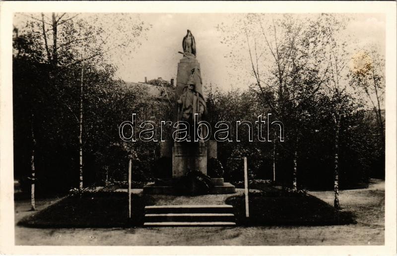 Budapest IV. Újpest, Hősök szobra, emlékmű