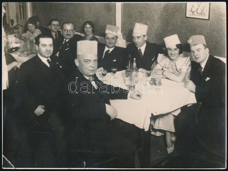 1936 Az óbudai dalárda táncestélye. Feliratozott fotó kis saroktöréssel 23x17 cm