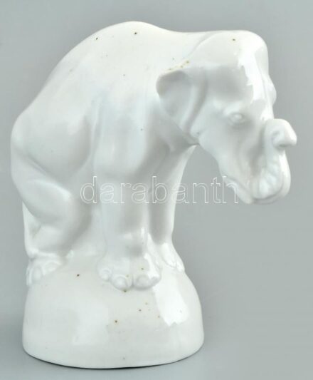 Drasche jelzés nélkül: elefánt, fehér mázas porcelán, apró mázhibákkal, vaspöttyökkel, alján masszába karcolt betűk. m: 11,5 cm