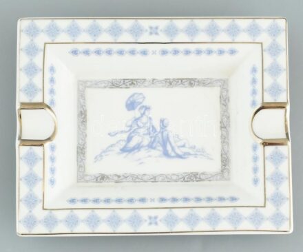 Zsáner jelenetes porcelán hamutál, kopott, jelzett: Villeroy Boch, 17x21cm