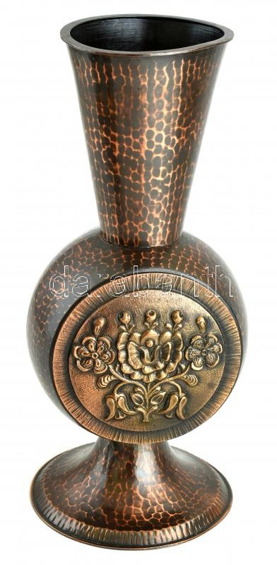 Retró fém váza, kopott, horpadásokkal, jelzés nélkül, m: 29cm