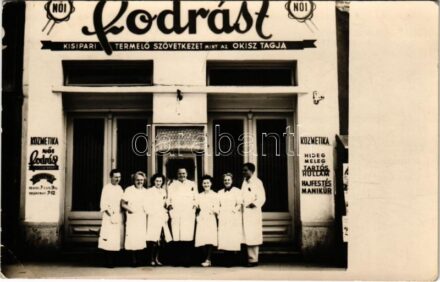 Budapest, Kozmetika, Női fodrász szövetkezet. Kisipari termelőszövetkezet mint az OKISZ tagja. photo (EK)
