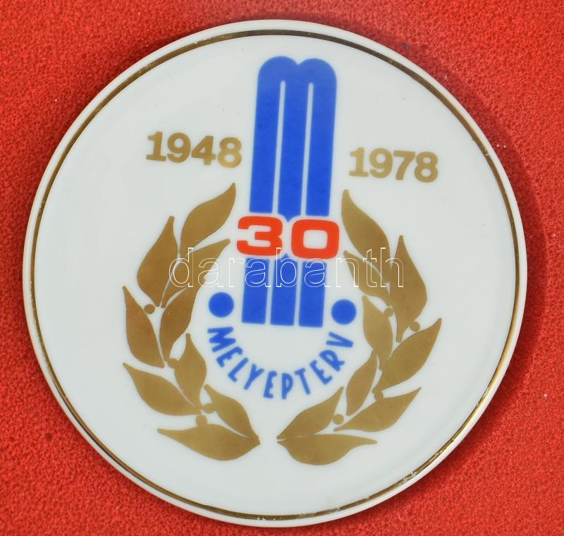 Hollóházi porcelán Mélyépterv plakett 1948-1978. Matricás, jelzett, hibátlan. díszdobozban d: 8,5 cm