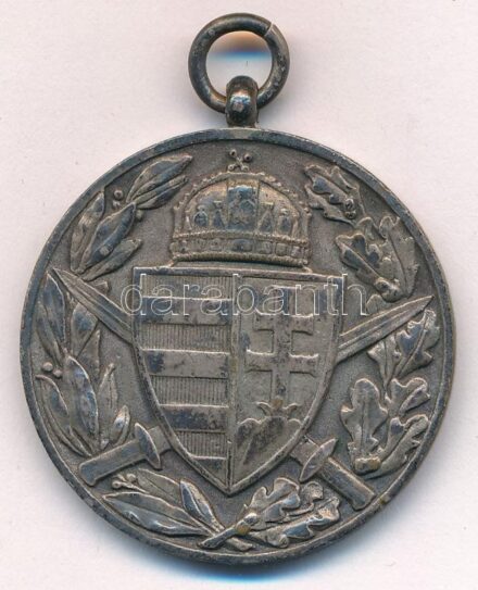1929. 'Magyar Háborús Emlékérem kardokkal, sisakkal' ezüstözött bronz kitüntetés mellszalag nélkül, 'BRONZ' fémjellel a peremen T:2 patina Hungary 1929. 'Hungarian Commemorative War Medal with swords and a helmet' silver plated bronze