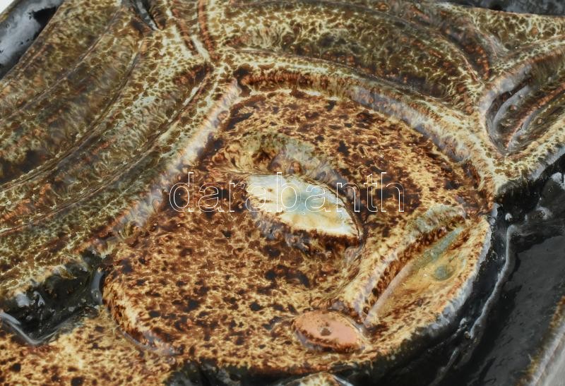 Fürtös György: Falikép, nő madárral. Színes mázakkal festett pirogránit. Kivitelezve a Pécsi Zsolnay gyárban. 1970-es évek. Hibátlan. Jelzés nélkül. m:34x22,5cm - Image 2