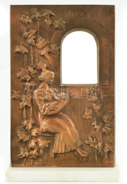 R. Kiss Lenke (1926 - ): Anya gyermekével. Bronz, jelzett, márvány talapzaton, 35x22 cm talapzattal együtt