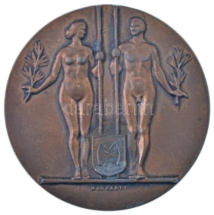 Magdányi Antal (1902-) 1957. 'Műegyetemi Athletikai és Football Club 1897-1957' bronzozott fém emlékérem eredeti tokban (64,5mm) T:1- patina