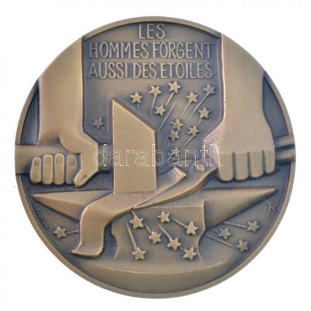 1971. 'Les Hommes forgent aussi des Etoiles / GTE-Segia Budapest Octobre 1971' kétoldalas bronz emlékérem, 'HUGUENIN' gyártói jelzéssel és tokban (50mm) T:1-