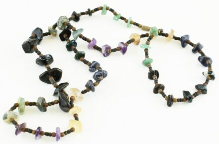 Ásvány kövekből fűzött nyaklánc