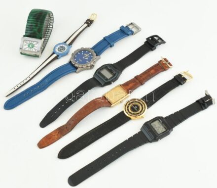7 db digitális és kvarc karóra (Casio, Seiko, Subaru, Kontakt), közte egy gyermek karóra, szíjjal, változó állapotban