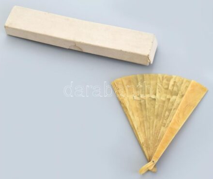 Szaru legyező, kopott, h: 16,5cm