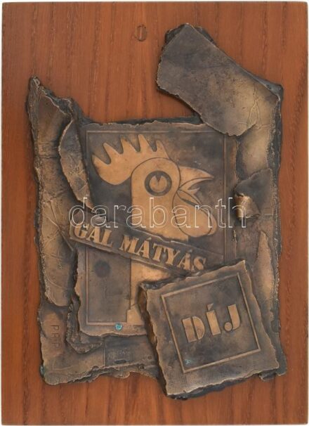 Párkányi Raab Péter (1967-): Gál Mátyás díj. Bronz. 2001. Jelzett .16x23 cm Fa talapzaton. Csak néhány példány készült, mert a díj egy év után megszűnt.