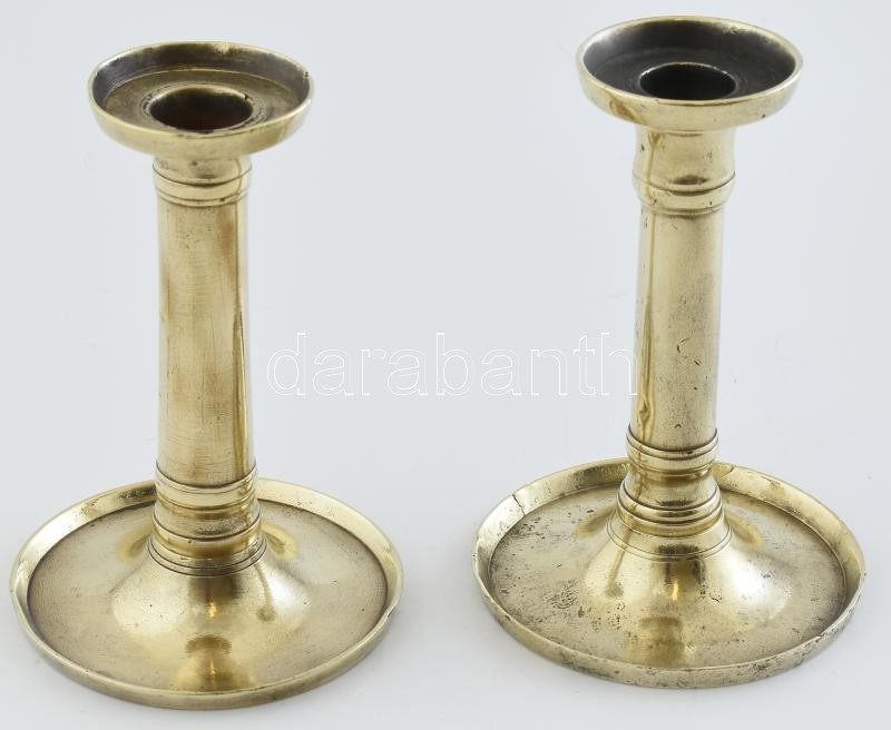 Biedermeier gyertyatartópár, bronz, kopott, horpadásokkal, apró repedések m:14cm