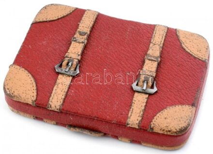 Börönd formájú bőr pudrié 10x7x2 cm