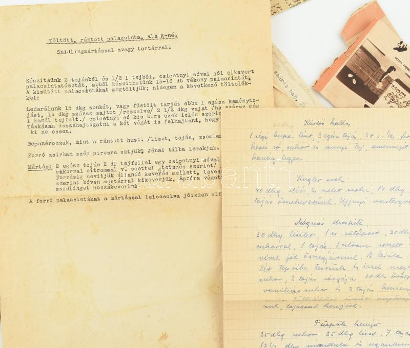 cca 1920-1960 Receptgyűjtemény, benne újságkivágások, gépelt íratok, 2 db modern 'wordben' írt dokumentummal, borítékban, változó állapotban. - Image 2