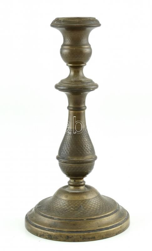 Alpakka gyertyatartó vésett díszítéssel, kissé ferde, jelzés nélkül m:22 cm