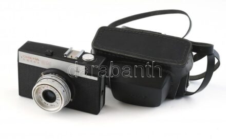 Lomo Smena 8M, filmformátum 35 mm, PC-csatlakozó, zóna fókuszálás, automatikus képkockaszámláló, Lomo T-43 4/40 objektívvel. Kopott, nincs kipróbálva.
