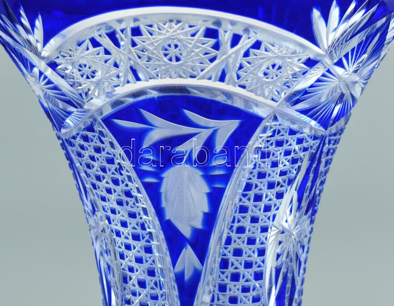 Kék ólomkristály üveg váza fém talpon, csorba, m: 29 cm - Image 2