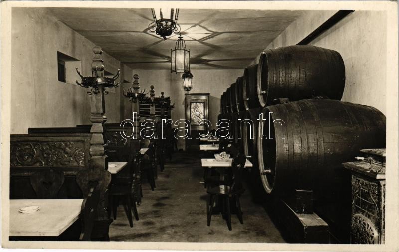 Budapest VII. Mega borház, belső. Csányi utca 11.