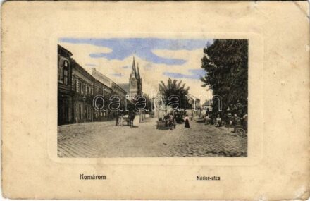 Komárom, Komárnó; Nádor utca, Fektor-féle méz és cukor aranyéremmel kitüntetve, piac. W.L. Bp. 5515. / street, market (r)