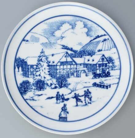 Hutschenreuter téli mintás tál. Falra akasztható Máz alatti kék festéssel, jelzett, hibátlan. d: 20 cm