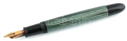 Pelikan 14 K hegyű töltőtoll, díszdobozban, jó állapotban, h: 12 cm