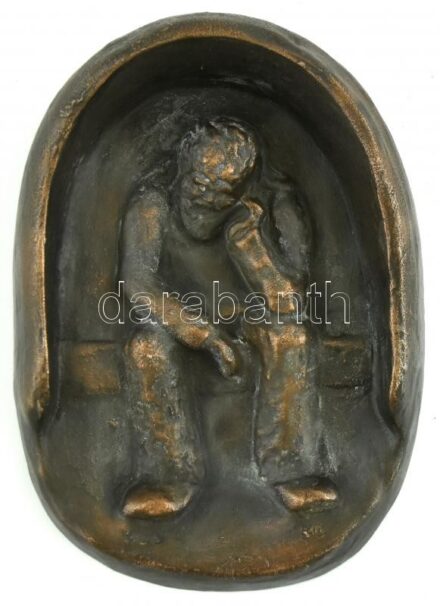 Olvashatatlan jelzéssel: Búsuló. Patinázott bronz, kopott, 24x17cm