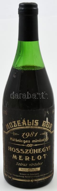 1981 Hosszúhegyi Merlot 1981, muzeális bor, hajós-bajai borvidék, szakszerűen tárolt bontatlan palack vörösbor, kopott, a címkén kis sérülésnyomokkal, 0,75l.