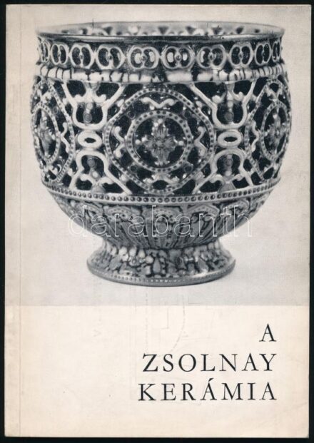 Mattyasovszky Zsolnay Margit, Hárs Éva: A Zsolnay kerámia. Vezető a JPM állandó kiállításához. A Janus Pannonius Múzeum Füzetei 9. sz. Pécs, 1966, JPM, 88 p. Fekete-fehér képekkel illusztrált. Kiadói papírkötés.