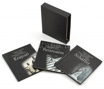 Csak képek (fotóművészet), 3 kötet: Reismann János; Schäffer Zsuzsa; Krajcsó László. Bp., 2004, Városháza. Fekete-fehér fotókkal illusztrált. Kiadói kartonált papírkötés, kiadói papírtokban.