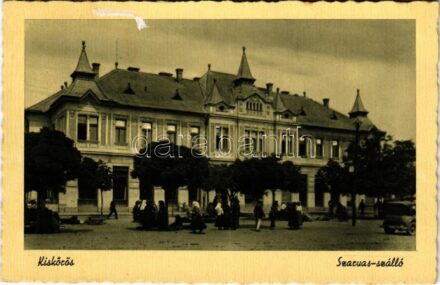 1950 Kiskőrös, Szarvas szálloda, piac, automobil (EK)