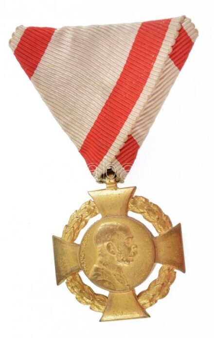 1908. 'Katonai Jubileumi Kereszt' aranyozott bronz kitüntetés eredeti mellszalaggal T:2 kopott aranyozás Hungary 1908. 'Diamond Jubilee Cross for the Armed Forces' gilt bronze decoration with original ribbon C:XF worn gold plating NMK 269.