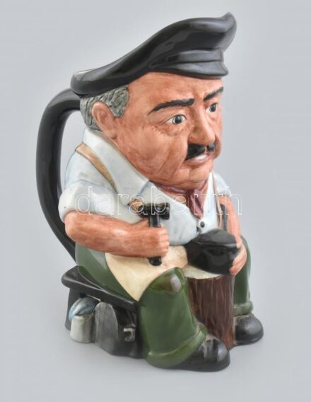 Staffordshire cipész figurás korsó. Fajansz, jelzett, 20 cm