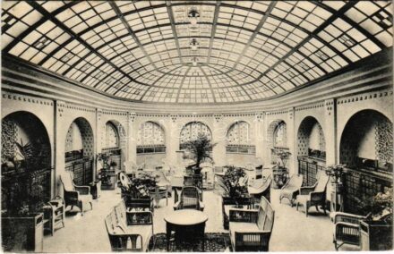 1910 Dresden, Weisser Hirsch, Dr. Lahmann's Sanatorium, Wintergarten / interior (EK)