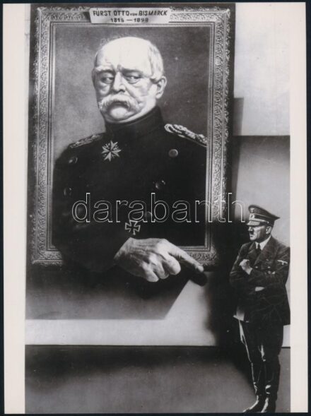 cca 1938 John Heartfield (1891-1968) német képzőművész kollázsáról készített másolatot Kotnyek Antal magyar fotóriporter, az ő hagyatékában fellelt negatívról készült 1 db mai nagyítás, jelzés nélkül, 24x17,8 cm