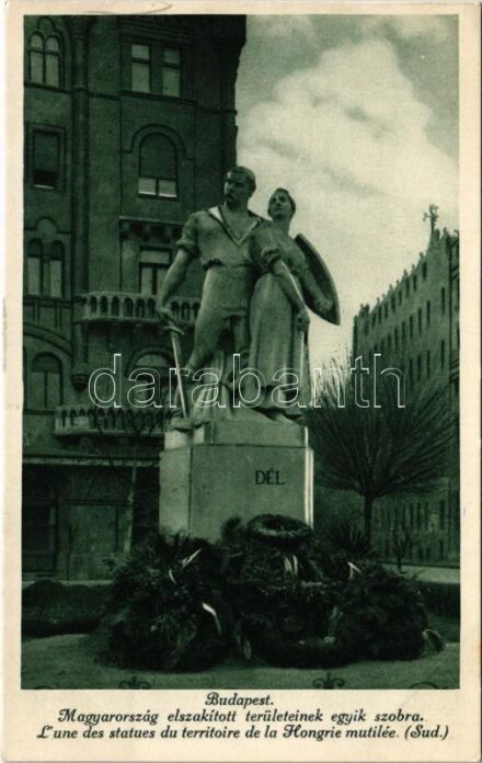 Budapest V. Szabadság tér, Magyarország elszakított területeinek egyik szobra (Dél) / Hungarian irredenta propaganda