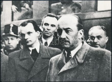 1947 Pécs, pártközi talákozó, Keresztury Dezső vallás- és közoktatásügyi miniszter, Rajk László belügyminiszter, Nagy Ferenc miniszterelnök, Ries István igazságügy-miniszter, hátoldalán feliratozott fotó, későbbi előhívás,
