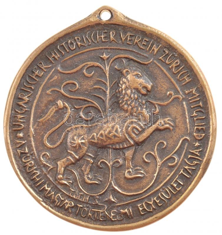 Tóth Sándor (1933-2019) DN 'A Zürichi Magyar Történelmi Egyesület Tagja' egyoldalas, aranyozott Br emlékérem füllel (71mm) T:2