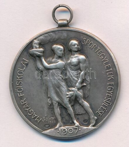 Sződy Szilárd (1878-1939) 1939. 'Magyar Főiskolai Sportegyesületek Egyesülése 1907 / Bajnoki Érem Labdarúgás I. 1939' Ag díjérem füllel, 'LE' gyártói jelzéssel (30,15g/0.800/40mm) T:1-,2