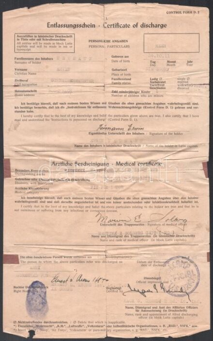 1945 Wehrmacht (Heer) katona német-angol nyelvű elbocsátó okirata amerikai hadifogolytáborból, két hadnagy ill. egy orvos százados aláírásával, a hadifogolytábor bélyegzőjével, szakadt, papírcsíkkal megerősítve