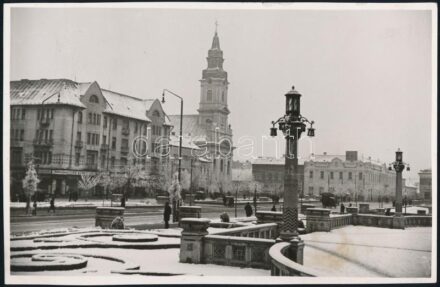 cca 1930-1940 Nagyvárad (Erdély), Szent László tér, Szendrő István (1908-2000) fotóművész pecséttel jelzett fotója, 11,5×17,5 cm