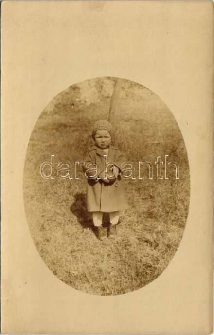 Gyerek labdával / child with ball. photo