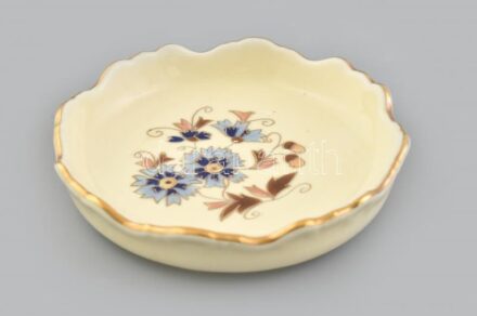 Zsolnay buzavirág mintás porcelán hamutál. Kézzel festett, jelzett, mázrepedésekkel d: 12 cm