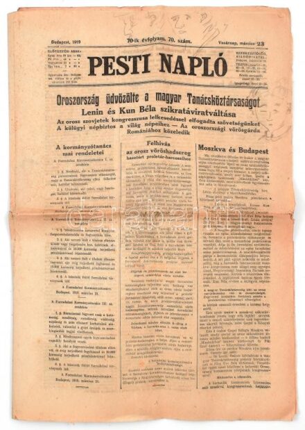 1919 Pesti Napló 70. évf. 70. sz., 1919 március 23., benne a kor híreivel: 'Oroszország üdvözölte a magyar Tanácsköztársaságot. Lenin és Kun Béla szikratáviratváltása.', kissé foltos, a címlapon ceruzás rajzokkal, 12 p.
