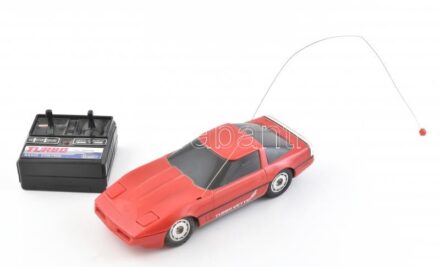 Chevrolet Turbo Vette Corvette távirányítós autó, távirányítón kis sérüléssel, az autó orrán meglazult résszel, elgörbült dróttal, nem kipróbált.
