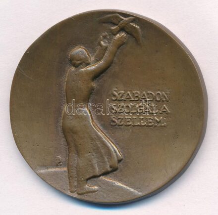 Pátzay Pál (1896-1979) 1945. 'Szabadon szolgál a szellem' egyoldalas, öntött bronz emlékéremó (49mm) T:2